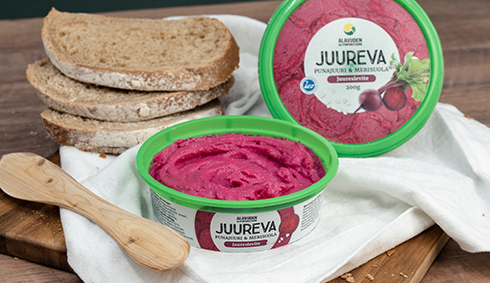 Tuoretta leipää Juurevan punajuuri & merisuola -levitteen kanssa